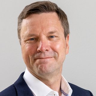 Espoon kaupungin perusopetusjohtaja Juha Nurmi ilmaisee pahoittelunsa keskoslausunnostaan. 4 Espoon kaupungin perusopetusjohtaja Juha Nurmi ilmaisee pahoittelunsa keskoslausunnostaan. 3