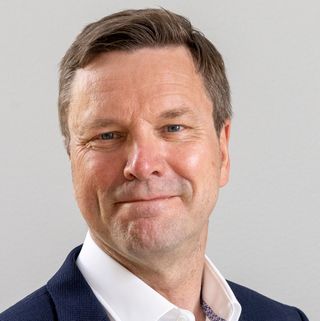 Espoon perusopetuksen johtaja yhdistää kouluväkivallan nuorisojengitoimintaan. 4 Espoon perusopetuksen johtaja yhdistää kouluväkivallan nuorisojengitoimintaan. 3