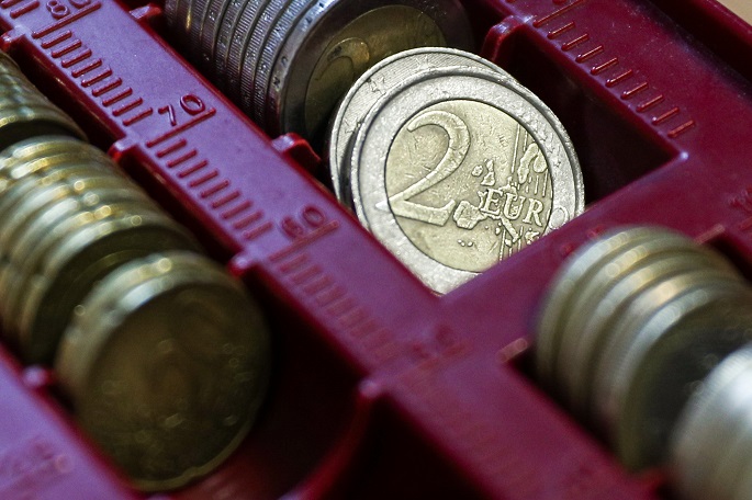 Euroalueen inflaatio saavuttaa 3 % huhtikuussa, kun ensimmäisen neljänneksen kasvu hidastuu. 1