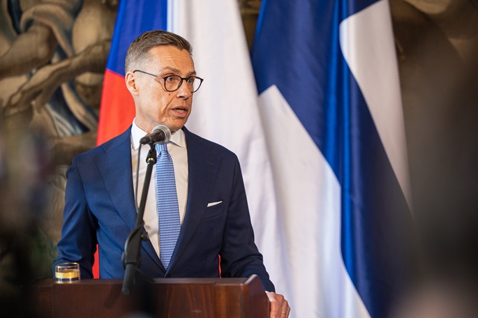 Euroopan tulisi olla suoraan vuorovaikutuksessa Venäjän kanssa, jos Yhdysvaltojen politiikka poikkeaa. 2 Euroopan tulisi olla suoraan vuorovaikutuksessa Venäjän kanssa, jos Yhdysvaltojen politiikka poikkeaa. 1