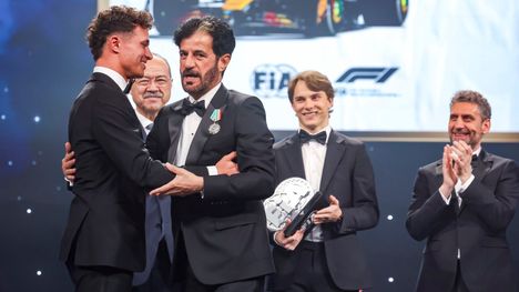 F1-johdon käytös herättää hämmennystä – jälleen kosketti Lando Norrista 1