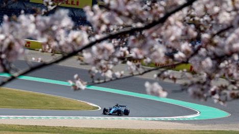 F1: Sergio Perez ja Alexander Albon osuvat toisiinsa harjoitussessiossa 2 F1: Sergio Perez ja Alexander Albon osuvat toisiinsa harjoitussessiossa 1