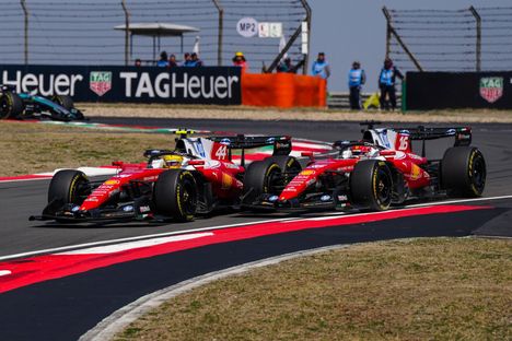 F1-sprinttikilpailu: George Russell otti voiton, Lewis Hamilton sai kritiikkiä tallikaveriltaan 1