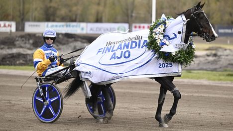 Finlandia-ajon mestarilta vaikuttava esitys 2 Finlandia-ajon mestarilta vaikuttava esitys 1