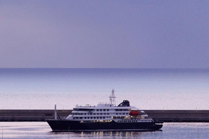 Hantaviruksen vuoksi evakuointitoimet käynnistyvät Teneriffalla. 2 Hantaviruksen vuoksi evakuointitoimet käynnistyvät Teneriffalla. 1
