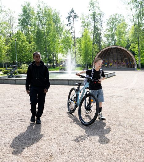 Helleraja ylitettiin! Tässä näkyy kouvolalaisten pukeutuminen. 6 Helleraja ylitettiin! Tässä näkyy kouvolalaisten pukeutuminen. 5