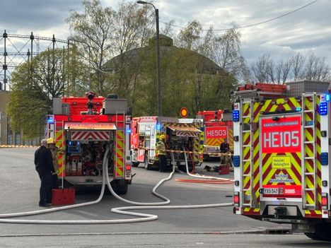 Henkilöauto törmäsi pylvääseen Kalasatamassa 7