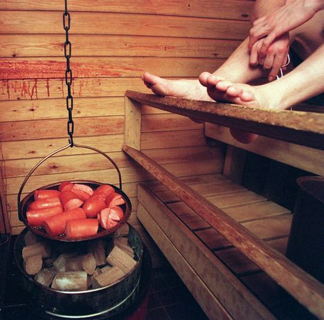 HK varoittaa: Sinistä Lenkkiä ei tule lämmittää saunassa muovikääreessä. 3