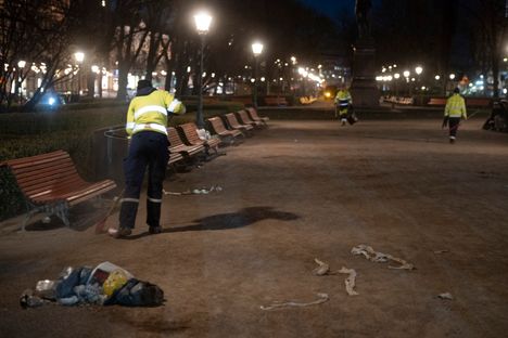 IS tarkkaili Helsingin puistojen vappusiivousta – Kaivopuistossa paljastui häiritsevä näky 1