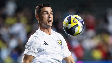 Ivan Toney väittää Saudi-Arabian jalkapalloliigan suosivan Cristiano Ronaldon joukkuetta. 1