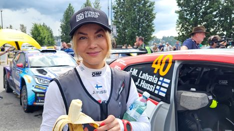 Janni Hussi julkaisi rohkeita valokuvia 1