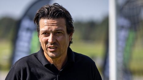 Jari Litmanen viimeisteli hienon osuman 2 Jari Litmanen viimeisteli hienon osuman 1