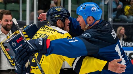 Jääkiekko: Tre Kronorin ikonikenttä voitti Suomen – Esa Tikkanen iski kaksi maalia 1