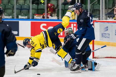 Jääkiekko: Tre Kronorin ikonikenttä voitti Suomen – Esa Tikkanen iski kaksi maalia 7