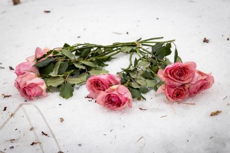 Joensuun Enossa tapahtuneessa onnettomuudessa menehtyi viisi henkilöä - poliisin esitutkinta selvittää tapahtumia ennen kolaria. 4 Joensuun Enossa tapahtuneessa onnettomuudessa menehtyi viisi henkilöä - poliisin esitutkinta selvittää tapahtumia ennen kolaria. 3