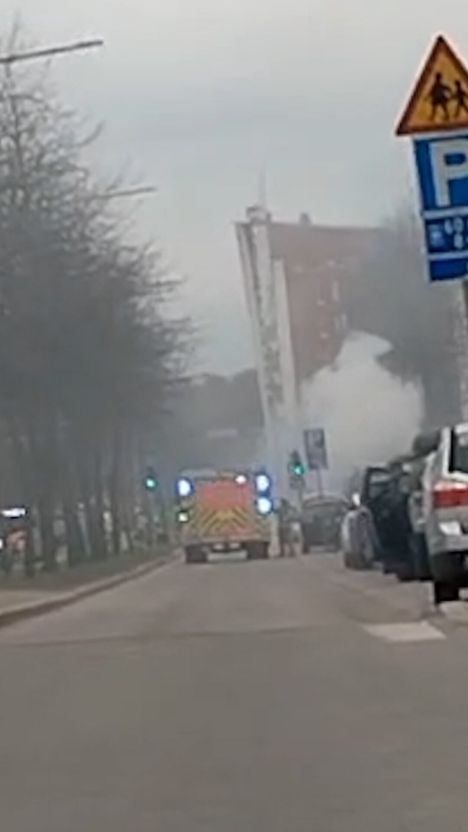 Jäteauto syttyi tuleen Helsingin Itäkeskuksessa 1