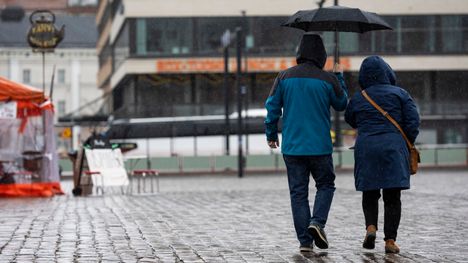Juhannuksen säätiedotukset ennustavat lämpimiä kelejä. 2 Juhannuksen säätiedotukset ennustavat lämpimiä kelejä. 1