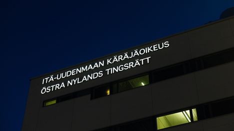 Kaksi miestä syytetään naisen seksuaalisesta hyökkäyksestä Vantaalla. 1
