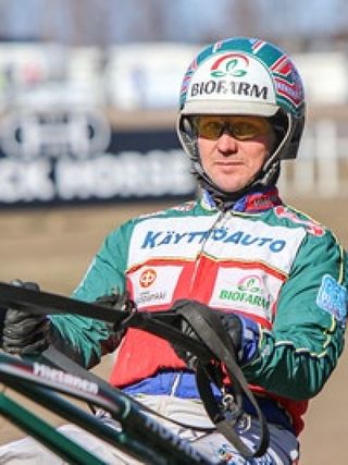 Kaksitoista Oysteria on Kaustisen ravien keskeinen hevonen 4 Kaksitoista Oysteria on Kaustisen ravien keskeinen hevonen 3