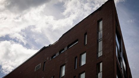 Kalasataman suurhotellista on tullut nähtävyys – näin vahingot näkyvät 5