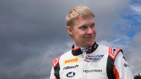 Kalle Rovanperä liikuttui ystävänsä maailmanmestaruusrallicupin voitosta. 1
