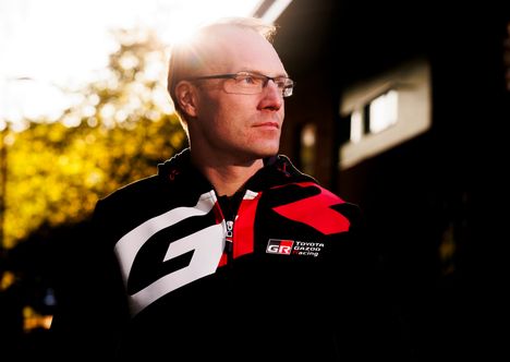 Kalle Rovanperä pois kilpailusta terveydellisistä syistä, rallijohtaja Jari-Matti Latvala korostaa rata-autoilun G-voimien merkittävää vaikutusta. 3