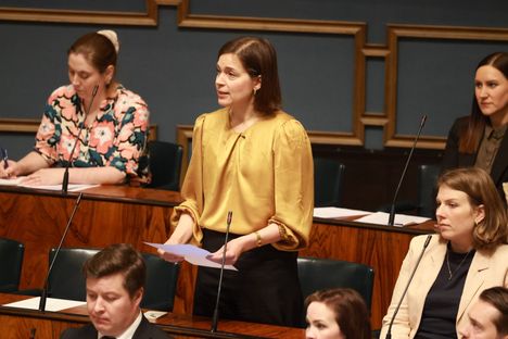 Kansanedustaja esitti voimakasta arvostelua droonivaaran tiedottamisesta. 2 Kansanedustaja esitti voimakasta arvostelua droonivaaran tiedottamisesta. 1