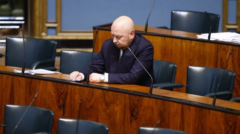 Kansanedustaja Joona Räsänen jäi kiinni rattijuopumuksesta matkustajan ollessa autossa. 2 Kansanedustaja Joona Räsänen jäi kiinni rattijuopumuksesta matkustajan ollessa autossa. 1