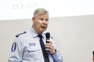 Kansanedustaja Tere Sammallahti (kok) kehotti moottoripyöräilijöitä rikkomaan lakia. 4 Kansanedustaja Tere Sammallahti (kok) kehotti moottoripyöräilijöitä rikkomaan lakia. 3