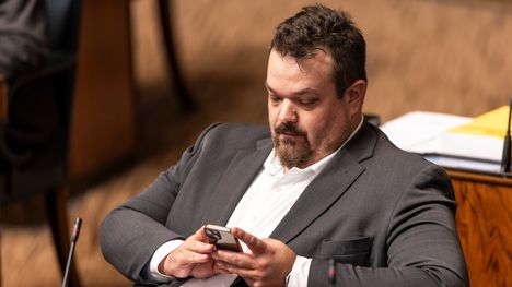 Kansanedustajan erikoisten oireiden taustalla: aivoinfarkti 1