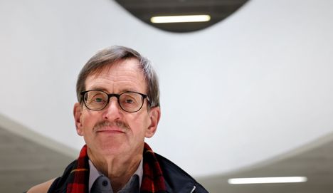 Kansanedustajat hylkäävät taloustieteilijän ehdotuksen korkeakoulujen lukukausimaksuista. 4 Kansanedustajat hylkäävät taloustieteilijän ehdotuksen korkeakoulujen lukukausimaksuista. 3