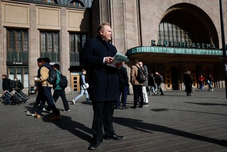Keskusta tekee vaalityötä Helsingin ydinkeskustassa. 2 Keskusta tekee vaalityötä Helsingin ydinkeskustassa. 1