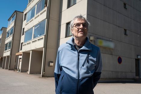 Kirjailijamiehen murhaepäily herättää huolta Kotkan asukkaissa – pelottava näky taloyhtiön pihalla 6 Kirjailijamiehen murhaepäily herättää huolta Kotkan asukkaissa – pelottava näky taloyhtiön pihalla 5