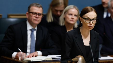 Kokoomuksen suosio laskee, vasemmistoliiton kasvaa. 1