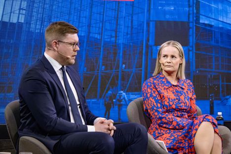 Kommentti: Onko kyseessä vahinko? Demari-Antti antoi tukea Riikka Purran perussuomalaisten pyrkimyksille. 6 Kommentti: Onko kyseessä vahinko? Demari-Antti antoi tukea Riikka Purran perussuomalaisten pyrkimyksille. 5