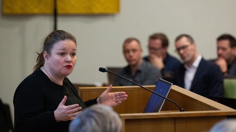 Krista Kiuru järjestää yksityisen tapaamisen. 2 Krista Kiuru järjestää yksityisen tapaamisen. 1