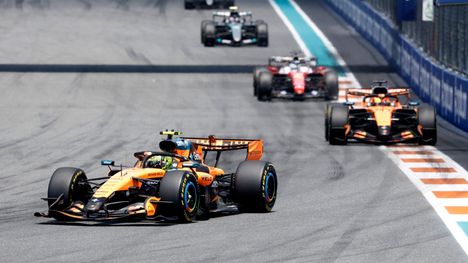 Lando Norris erottui F1:n sprinttikilpailussa – Verstappen ja Hamilton taistelivat tiukasti. 1
