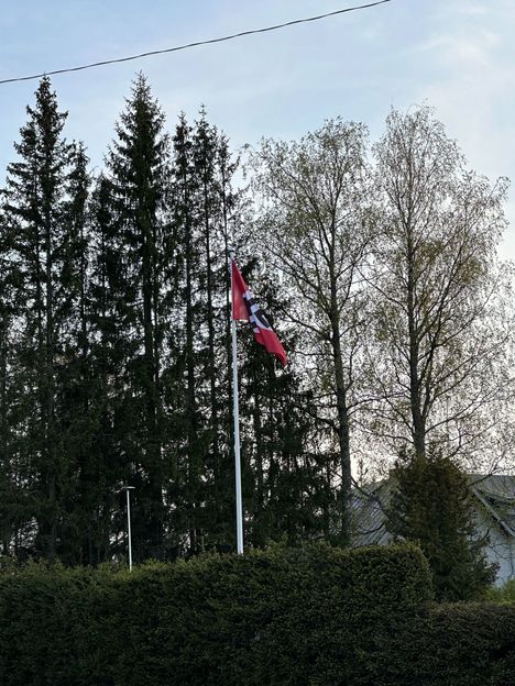 Lappeenrannassa näkyy hakaristilippu 2 Lappeenrannassa näkyy hakaristilippu 1