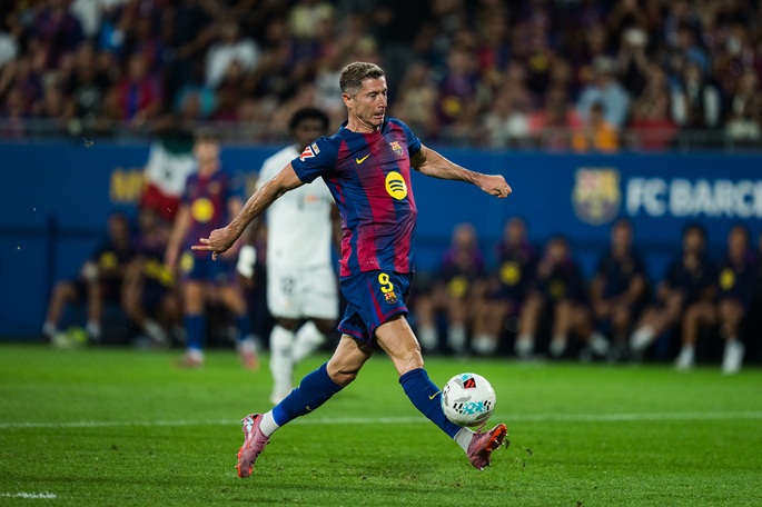Lewandowski jättää FC Barcelonan kauden päättyessä. 2 Lewandowski jättää FC Barcelonan kauden päättyessä. 1