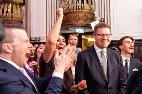 Lindtmanin pääministerin asema ei ole enää varma. 3