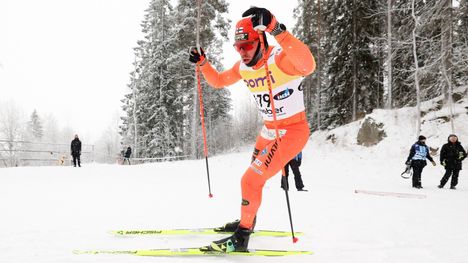 Markus Vuorela kaatui ja löi Veeti Pyykköä sauvalla. 1