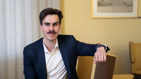 Matias Mäkynen kyseenalaistaa SDP:n taloussuunnitelman puoluekokouksessa. 2 Matias Mäkynen kyseenalaistaa SDP:n taloussuunnitelman puoluekokouksessa. 1