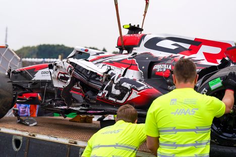 Max Verstappen ilmoitti harkitsevansa uransa päättämistä. 3