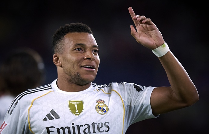Mbappé vihjaa "neljännen hyökkääjän" roolista Real Madridissa 2 Mbappé vihjaa "neljännen hyökkääjän" roolista Real Madridissa 1
