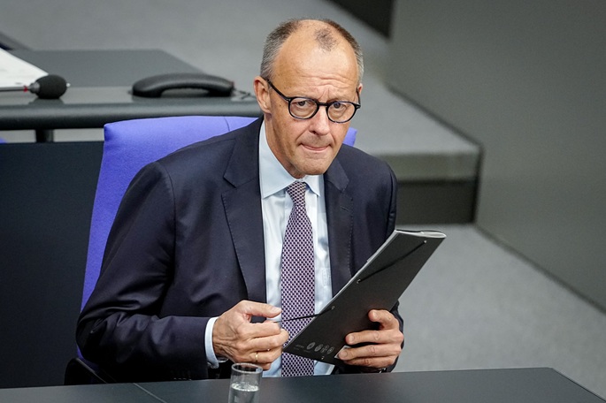 Merz ehdottaa Ukrainan saavan EU:n "assosioidun jäsenen" aseman. 2 Merz ehdottaa Ukrainan saavan EU:n "assosioidun jäsenen" aseman. 1