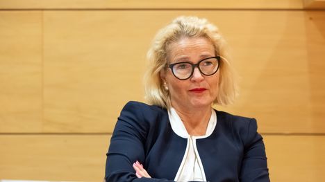 Miapetra Kumpula-Natri siirtyy toiseen vaalipiiriin 2 Miapetra Kumpula-Natri siirtyy toiseen vaalipiiriin 1
