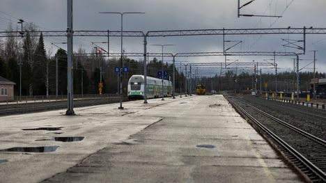 Mies purki veturin ilman valtuutusta Pieksämäellä 2 Mies purki veturin ilman valtuutusta Pieksämäellä 1