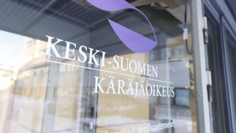 Miestä epäillään vaimonsa murhan yrityksestä Jyväskylässä 2 Miestä epäillään vaimonsa murhan yrityksestä Jyväskylässä 1