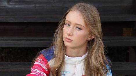 Mika Häkkinen innostuu tyttärensä Ellan, 15, formulaurasta 1