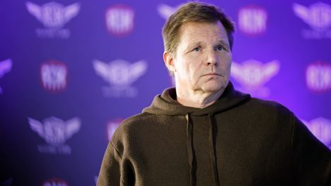 Mika Salo kumoaa väitteet, jotka liittyvät epäiltyyn puukotukseen. 2 Mika Salo kumoaa väitteet, jotka liittyvät epäiltyyn puukotukseen. 1